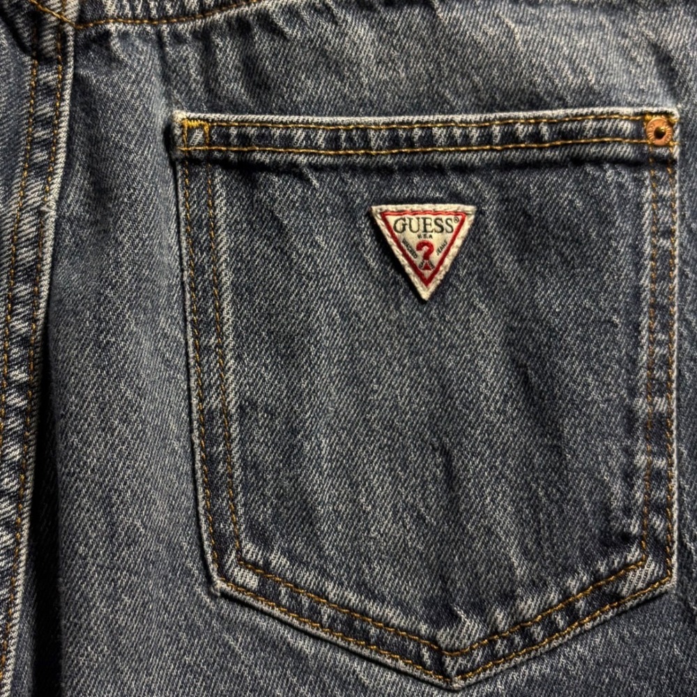Guess Mom Jeans 29 High Waisted Medium Wash‎ Raw Hem Classic Minimalist Staple